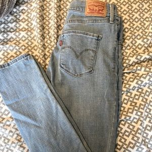 Levi Jeans “Shaping Skinny”
